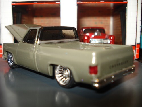 Chevrolet Cheyenne 1973 carrocería cuadrada edición limitada 1/64 gris camioneta M2 rebajada - Imagen 4 de 4