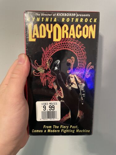TOTALMENTE NUEVO Lady Dragon Solo uno en eBay RARO FUERA DE IMPRENTA Sellado IGS - Imagen 1 de 7