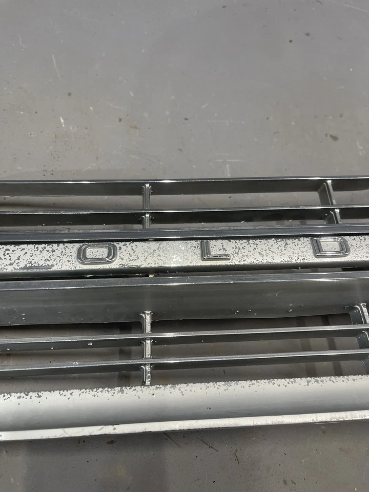 Oldsmobile Cutlass 442 F85 Vista Cruiser 1965 parrilla moldura moldura frontal equipo original Foto 3 de 4