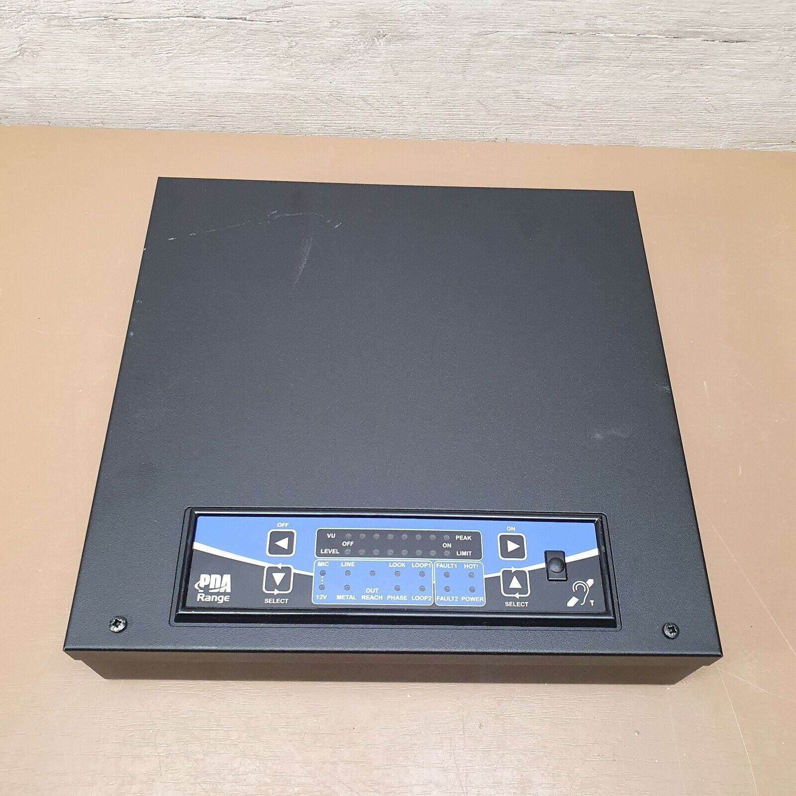 Signet PDA7-DW Phase-shifting wall mounted induction loop amplifier LED