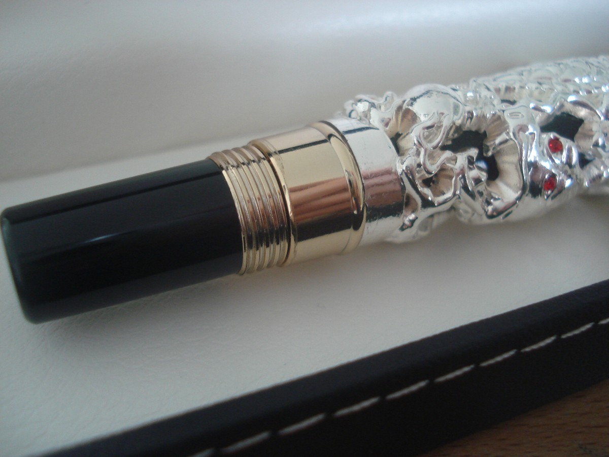 Stylo Plume Collector Regent Noir Et Argenté, Plume Or - Neuf Avec Coffret Jinhao