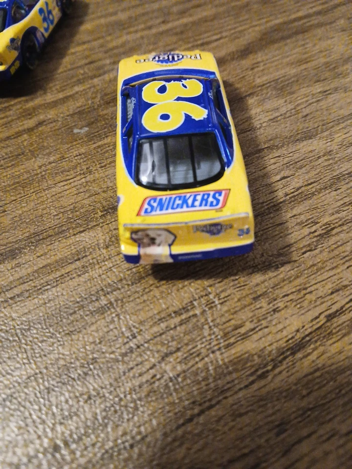NASCAR 2009 1:60 Ernie Irvan #36 Pedigree Snickers M&M Die-Cast Foto 4 de 4