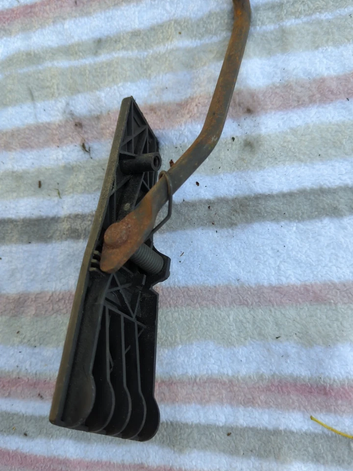 Chevrolet Impala SS 1994-1996 OEM aceleración gasolina y pedal de freno OEM bonito Foto 4 de 4