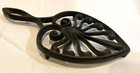 Antique vintage cast iron trivet, 9 1/4" 4 1/2" Heart shaped design, original — photo 3