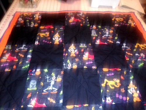 Edredón hecho a mano para niños de Disney Halloween con Mickey (nuevo) ¡Hecho en EE. UU. por Jen! - Imagen 7 de 9