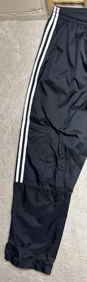 Pantalones de chándal Adidas 2001 a rayas de nailon con correas para el tobillo negros para hombre LG Foto 3 de 4