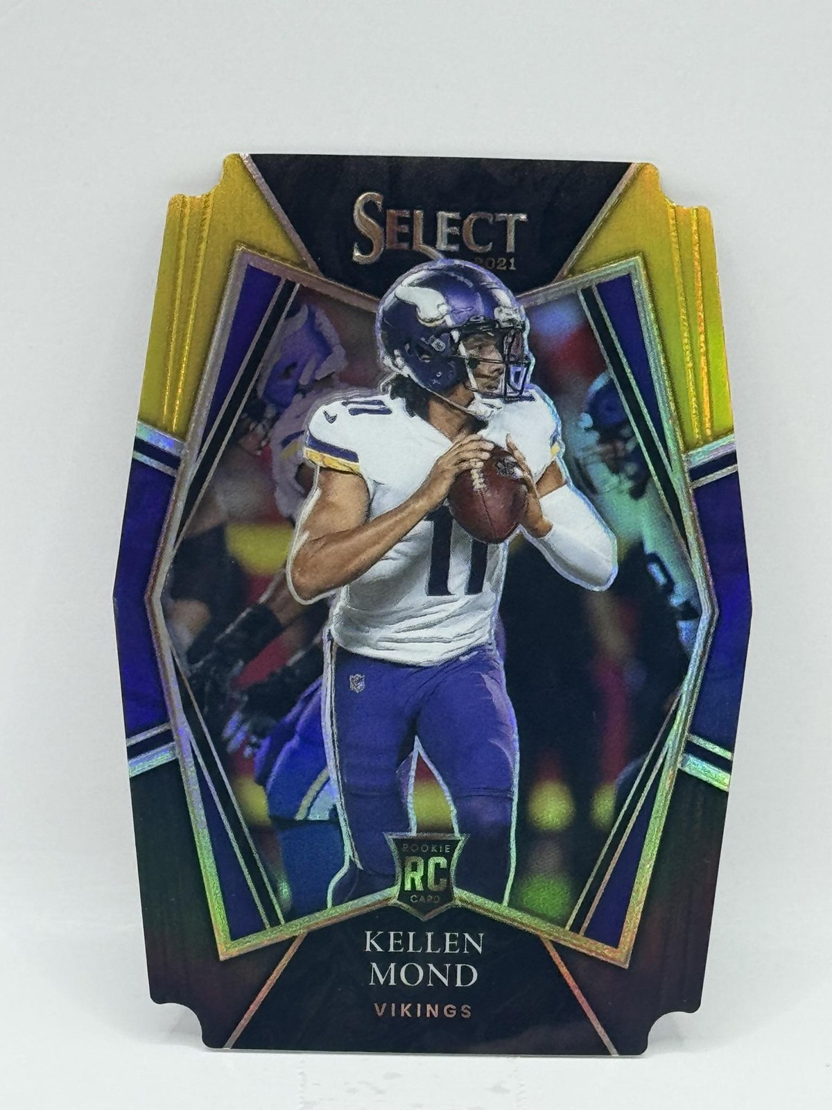 2021 Panini Select #164 Kellen Mond Black and Gold Prizm Die Cut Vikings
