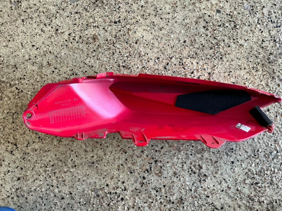 2012 - 16 KAWASAKI NINJA 650 OEM LEFT REAR BACK TAIL FAIRING RED 324524 OEM - Image 2 of 4