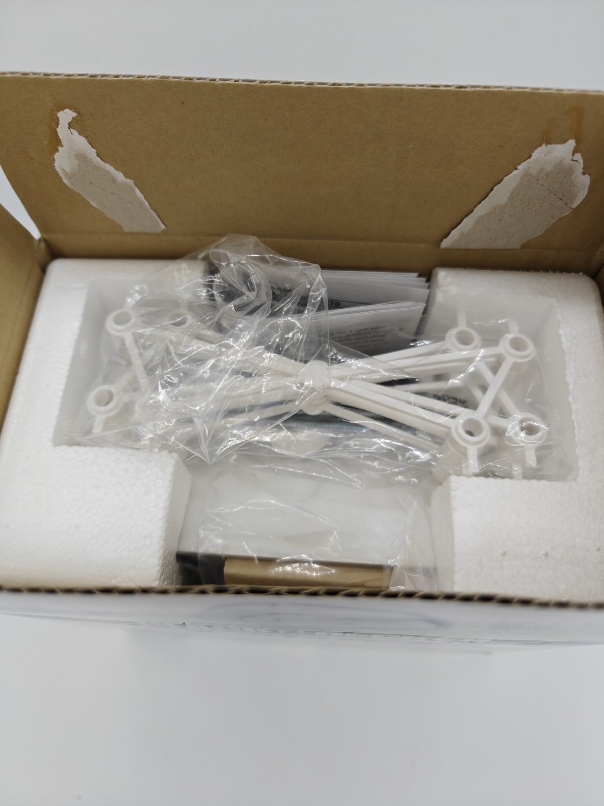 Black & Decker Gizmo SpaceMaker Cordless Can Opener EM200 White NOB Rechargeable