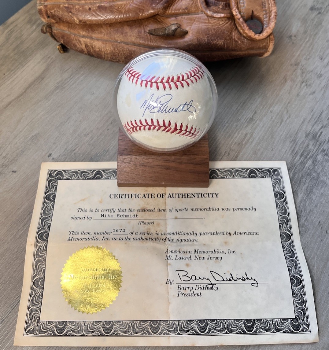 HOF Mike Schmidt Autographed Baseball W Cube Authenticated Philadelphia Phillies