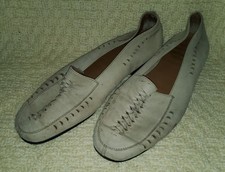 Footglove Ladies Cream/White Shoes, Size 6.5. MC150