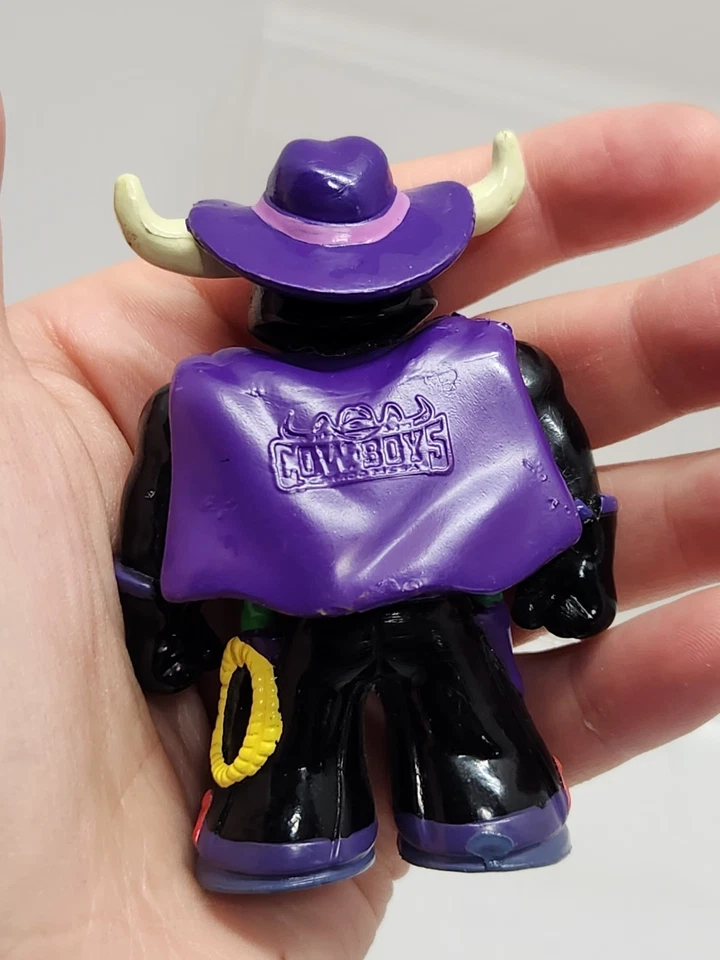 Figura de acción de juguete Kid Stuff Cowboys of Moo Mesa 1999 toro enmascarado forajido 3" Foto 4 de 4
