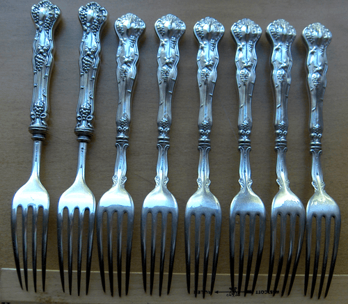 1847 Rogers Meriden Britannia Co grape Vintage set~Hollow handled knives & forks - Picture 5 of 14
