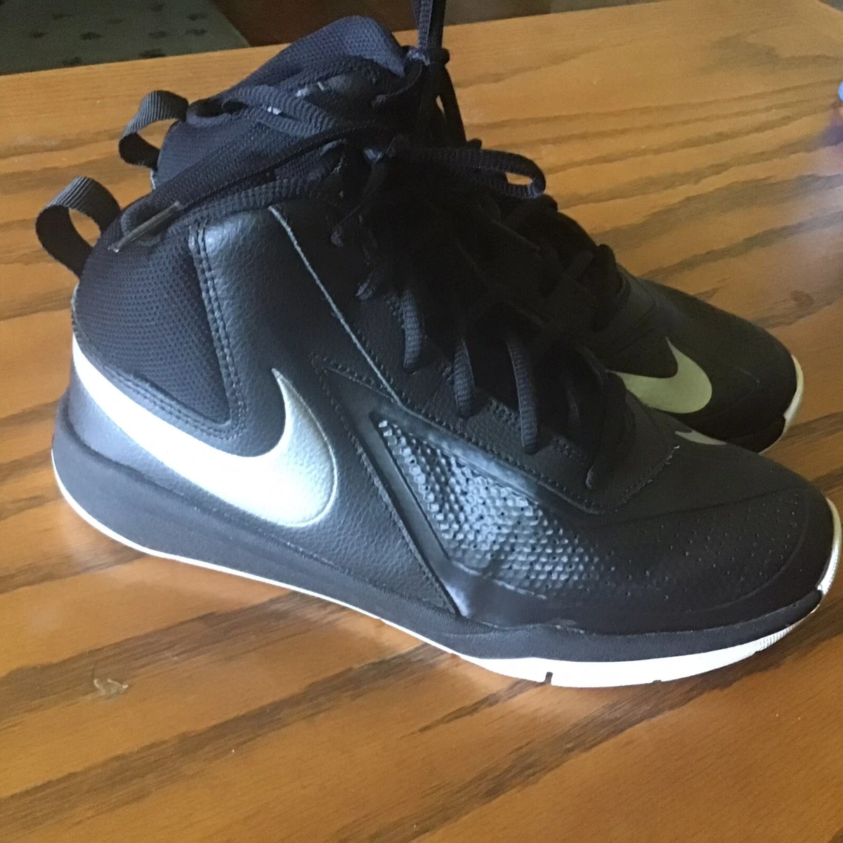 Nike 747998 001 Youth 5.5 Black HIgh Top Basketball TEAM HUSTLE D7