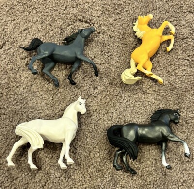 Lot of 4 - Dreamworks SPIRIT RIDING FREE Horses  3'' Toy Figures Herd Ponies EUC