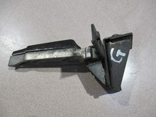 Platine repose pied arrière gauche (Peugeot - Satelis 125 2012 - 2018)