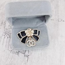 Trendy Camellia Pearl Pendant Brooch Temperament Circle Leaf Wreath Butterfly