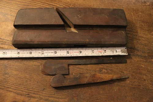 Vintage Wood Plane 9 1/2 Inches Long - Picture 3 of 15