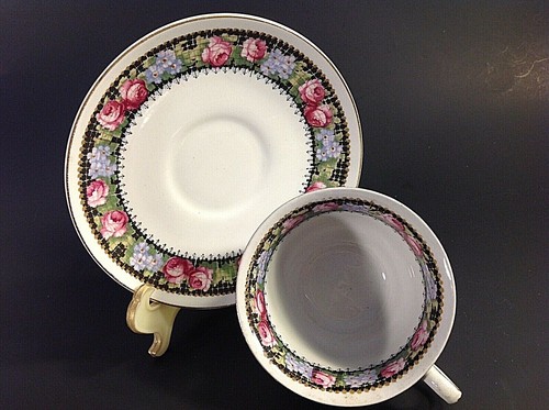 RIDGWAYS CUP & SAUCER THE TAPESTRY RED & BLUE FLORAL GOLD ACCENTS VINTAGE - Picture 9 of 11