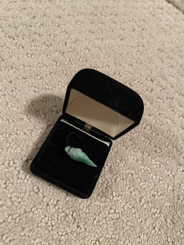 VINTAGE GREEN JADE HAND CARVED FISH PENDANT (DOUBLE SIDED) : NWOT, New In Box - Picture 12 of 12
