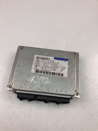 VW PASSAT B5 3B2 Motorsteuergerät ECU 8D0907558B 1998 23366436