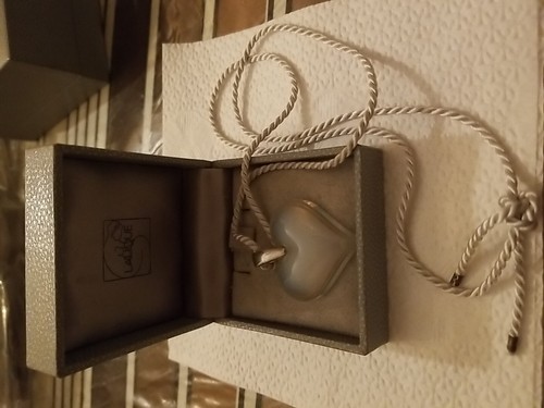 LALIQUE AMOUREUSE BEAUCOUP OPALESCENT Charm W/cord # 6653300 In Box HEART LOVE