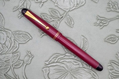 Pilot Custom 67 Burgundy Füllfederhalter, 14K 585 Gold Feinfeder, Tintenpatrone