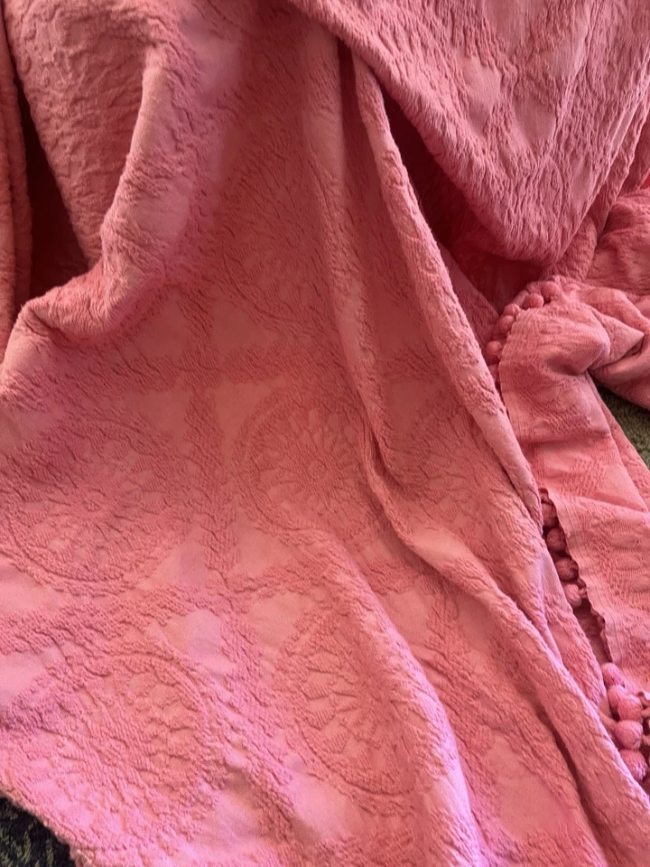 Colcha vintage con flecos de pompón tamaño completo texturizada rosa chicle 94 X 112 Foto 2 de 4