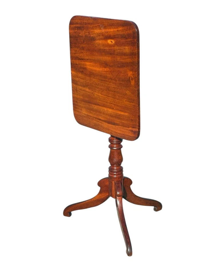 ANTIGUO CANDELABRO SUPERIOR INCLINABLE CAOBA DEL PERÍODO FEDERAL DE NUEVA YORK EN PATAS DE CORNUCOPIA Foto 4 de 4