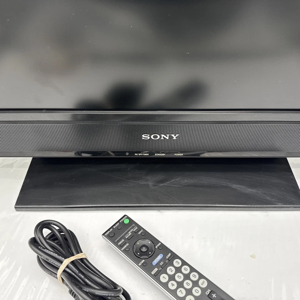 Sony Bravia KDL-26M3000 26” LCD Digital Gaming TV PC Input Includes Remote - Image 4 of 4