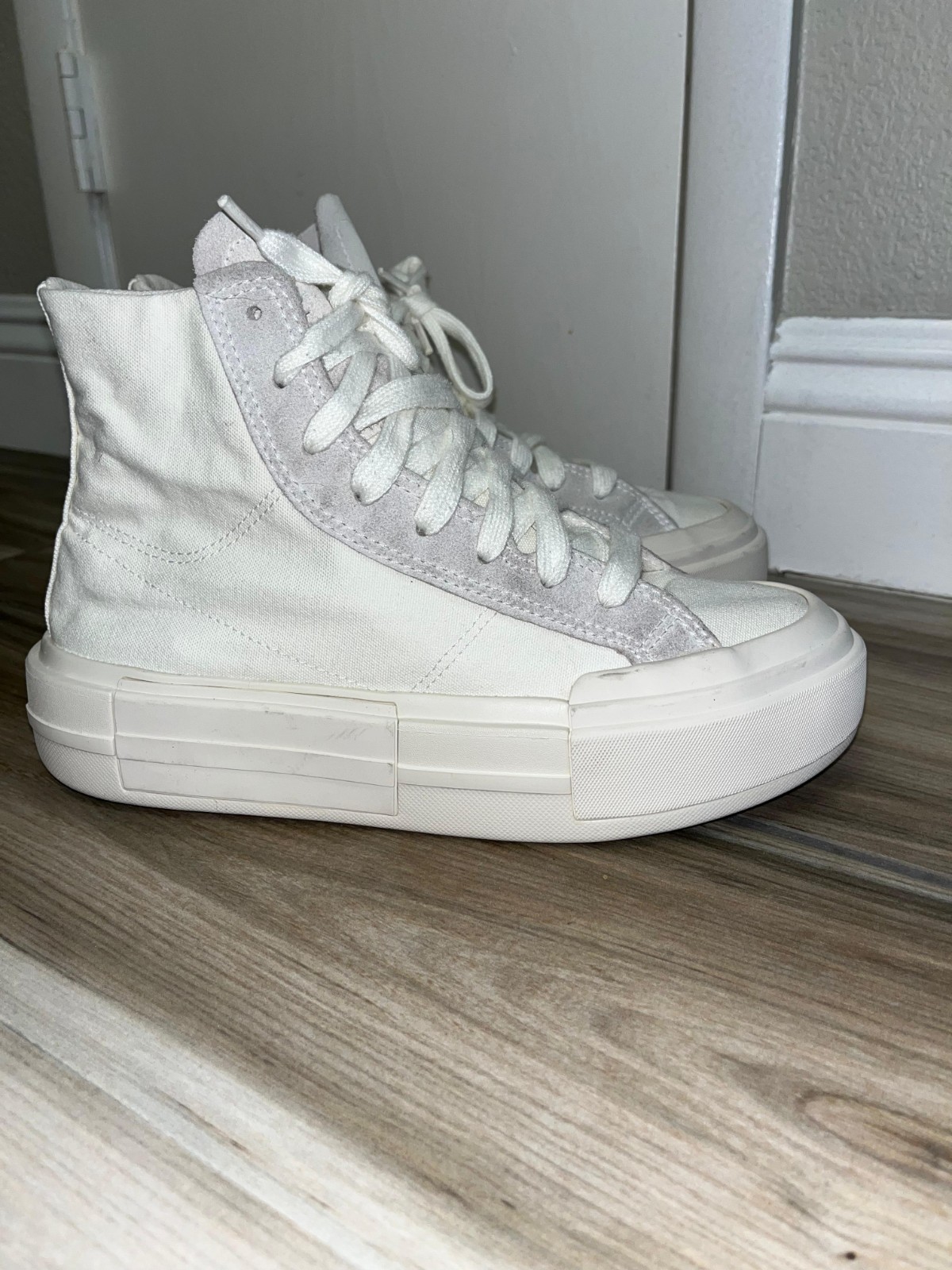 Converse Chuck Taylor All Star Cruise Hi Triple White Sneakers M7/W8.5  thumbnail 3