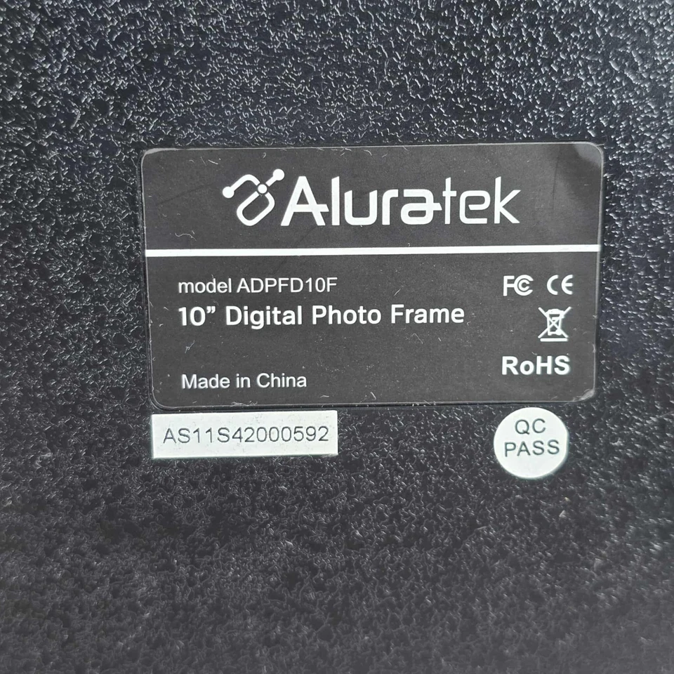 Aluratek ADPFD10F 10-inch Distressed Wood Digital Photo Frame - Image 4 of 4