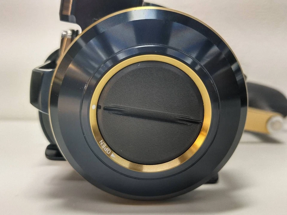 Carrete de pesca Daiwa 21 Saltiga IC 300H-SJ Baitcast 7.3:1 con bolsa de caja... - Imagen 4 de 4