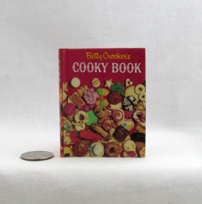 LITTLE THINGS OF INTEREST 1:4 Scale BETTY CROCKER CHRISTMAS Cookbook Illustrated Readable Miniature Book
