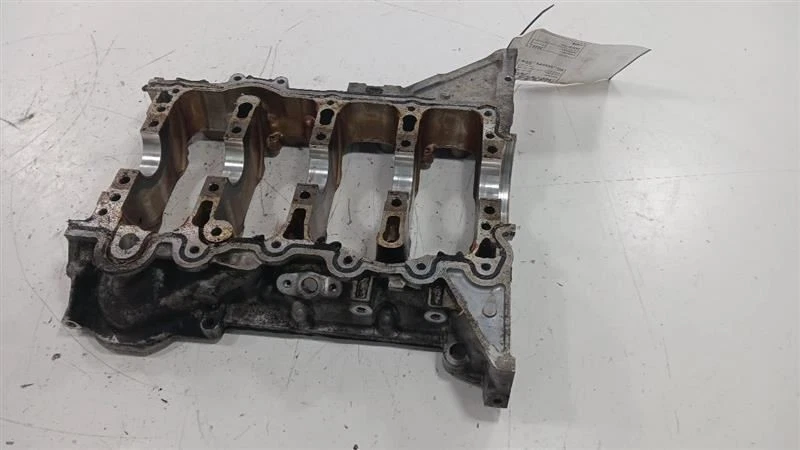 Tapa principal del cigüeñal del bloque del motor Buick Encore 2016 2017 2018 2019 Foto 2 de 4