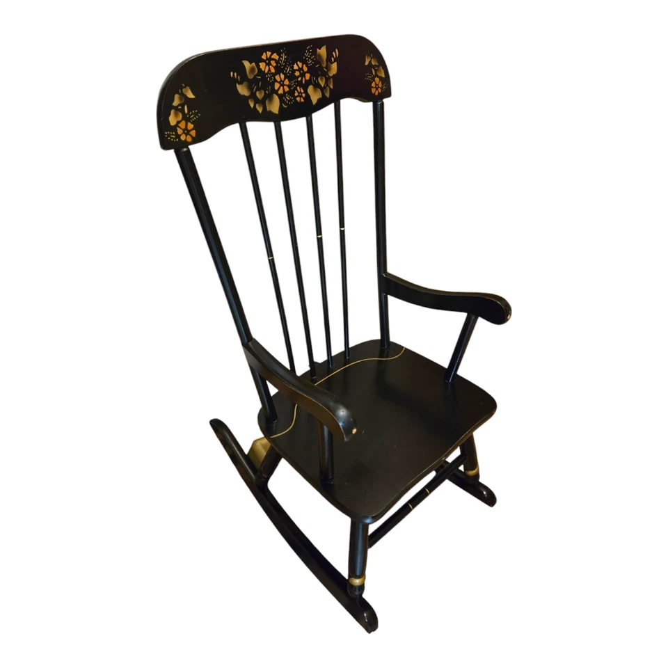 Mecedora infantil Oak Hill vintage negra con dorada con caja musical Foto 3 de 4