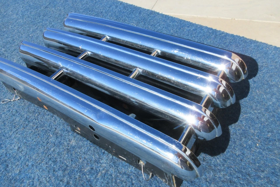 1946 Pontiac RIGHT GRILL EXTENSION Silver Streak Foto 3 de 4