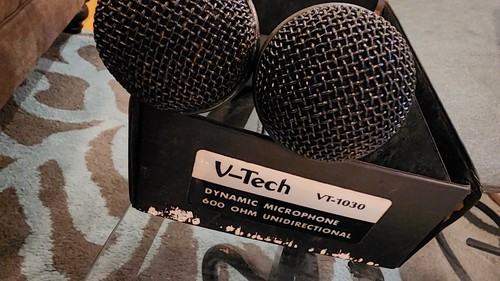 Two V-TECH MICROPHONES VT-1030 DYNAMIC 600 OHM UNIDIRECTIONAL BLACK W/ 2 Cords - Picture 3 of 10