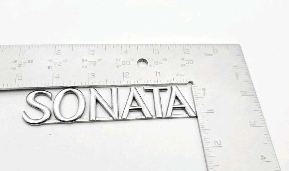 HYUNDAI SONATA 2002-2005 TAPA MALETERO TRASERO CROMO EMBLEMA LOGOTIPO INSIGNIA OEM Foto 2 de 3