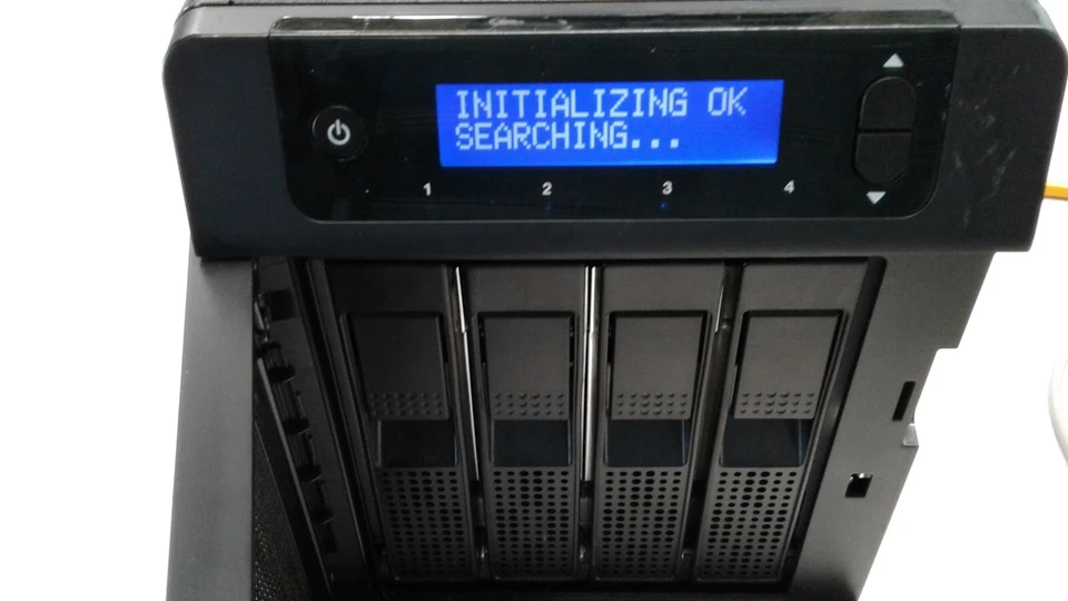 WD Sentinel DX4000 w/Four 2TB Drives Network Storage Server NAS Powers On Error - Image 4 of 4