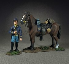 BRITAINS CIVIL WAR UNION 31325 FEDERAL CAVALRY TROOPER HOLDING HORSE