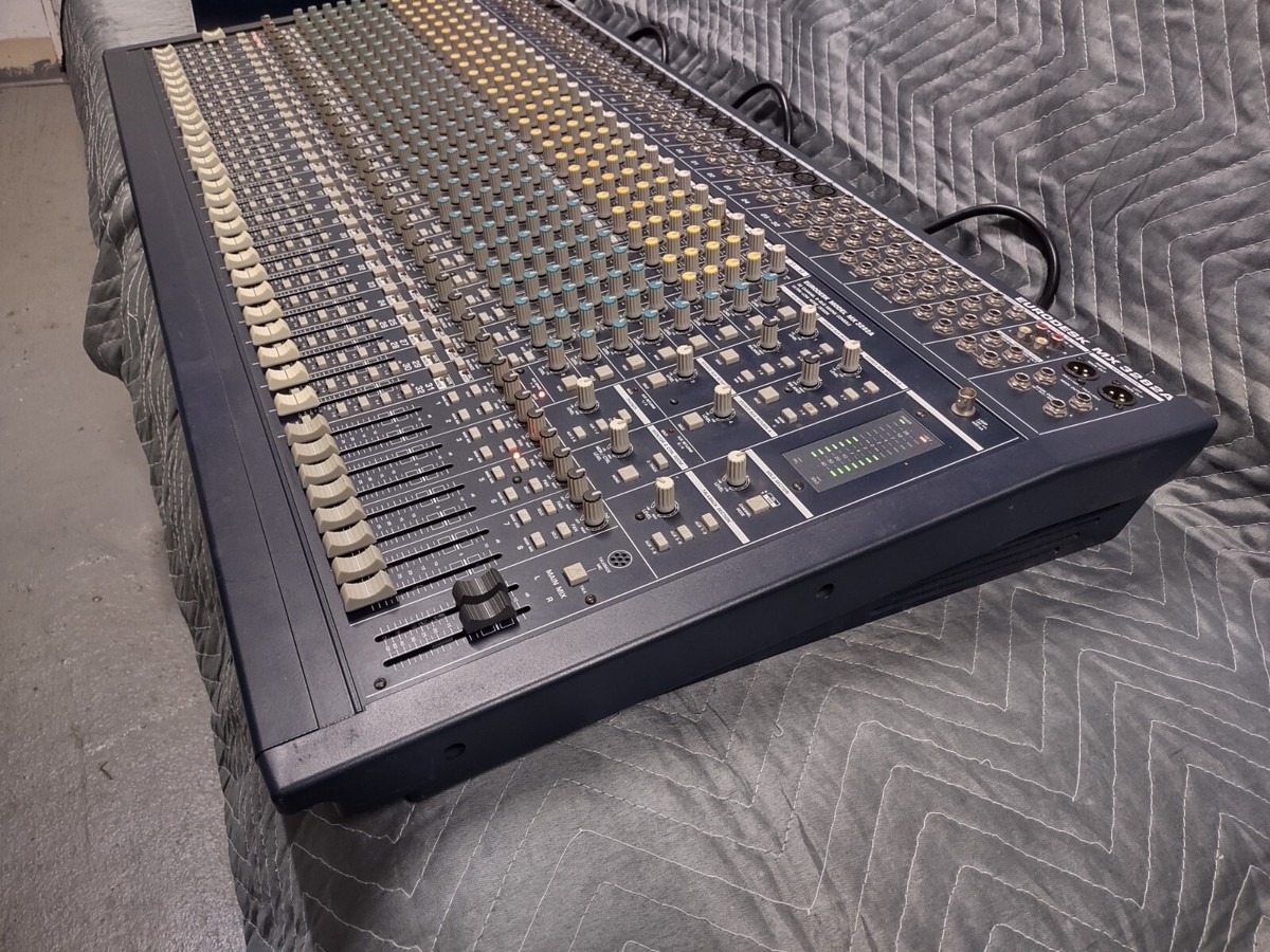 Behringer Eurodesk MX3282A 32-Channel 8-Bus Mixer Console w Behringer Eurodesk MX3282A 32-Channel 8-Bus Mixer Console w