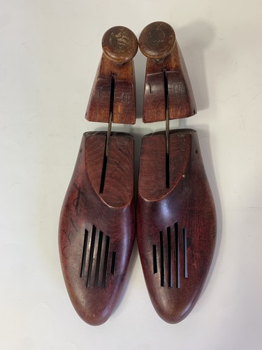 (3) Coppia di scarpiere regolabili con cerniera in legno vintage marcati 10-1 e 10-2 MILLER - Foto 5 di 23