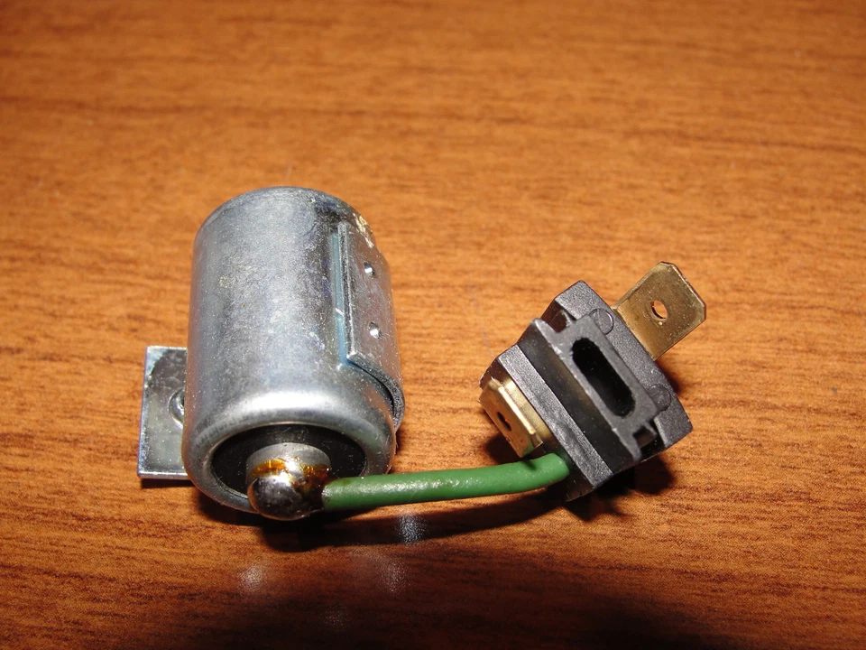 Condensador de encendido Volvo 140.160.164E nuevo de colección BOSCH#1237330221 (02-055)'72-73 Foto 3 de 4