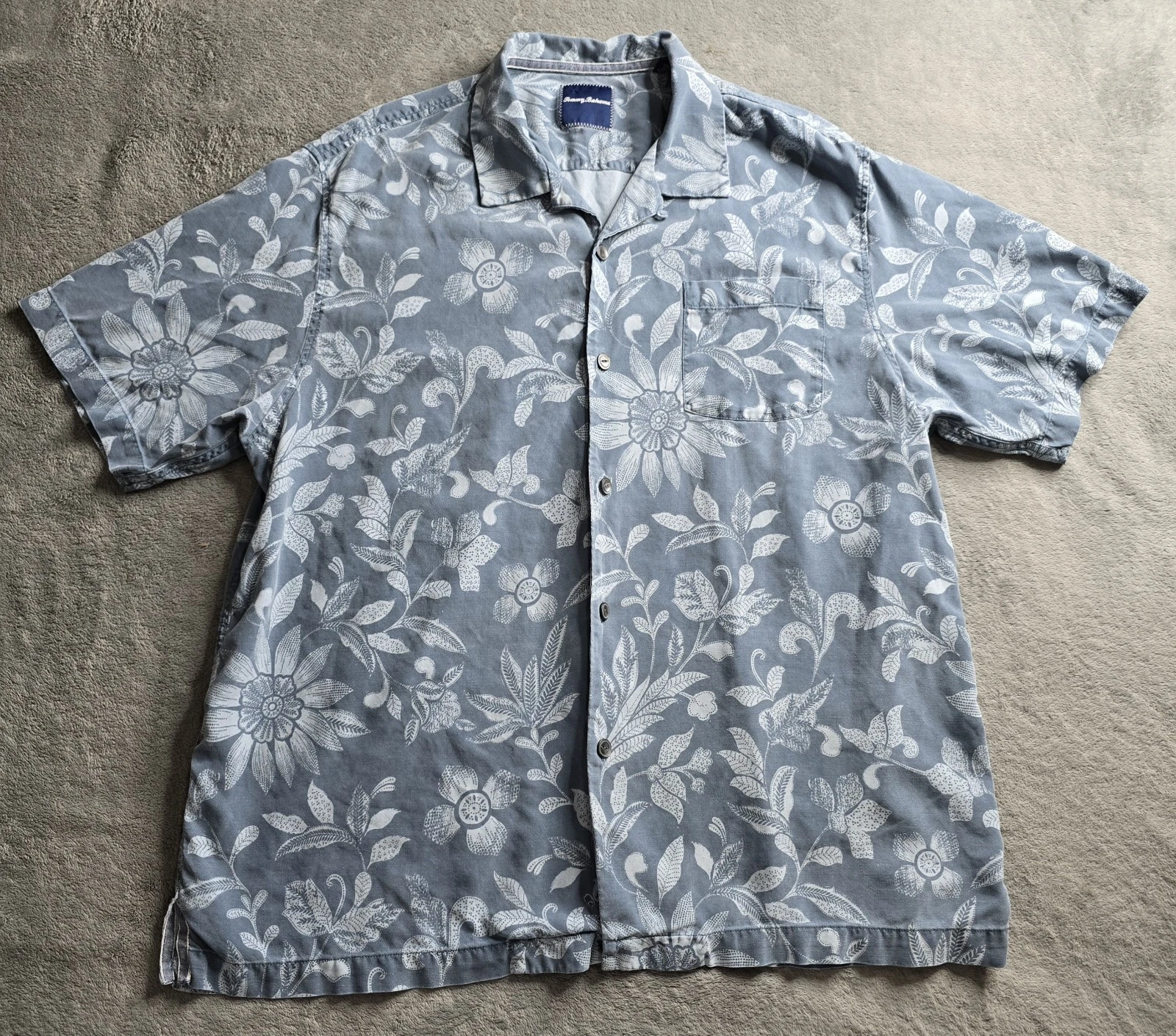 Tommy Bahama Camp Shirt Mens XL Blue Gray Silk Floral Hawaiian Beach Resort