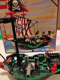 LEGO Pirates 6250 Cross Bone Clipper with minifigures and Instructions