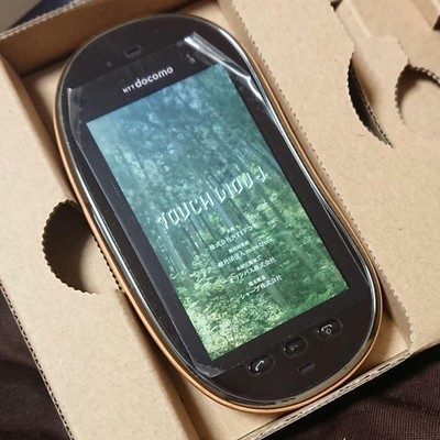 【ほぼ未使用品】　限定生産品　docomo TOUCH WOOD SH-08C excellent Condition] Limited Edition Model: docomo TOUCH WOOD SH