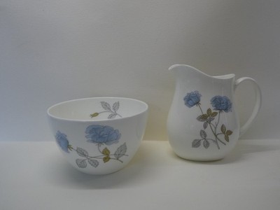WEDGWOOD EISROSE MILCH / SAHNEKÄNNCHEN & ZUCKERDOSE GRÜNER BODENSTEMPEL VINTAGE