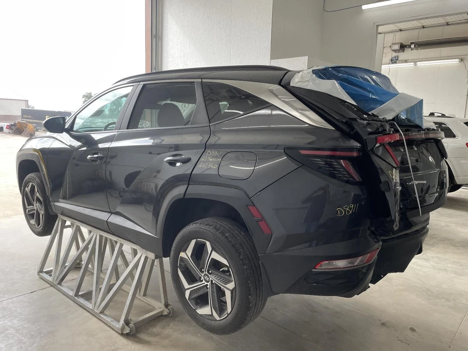 Used Right Tail Light Assembly fits: 2023 Hyundai Tucson US built LED quarter pa - Image 3 of 4