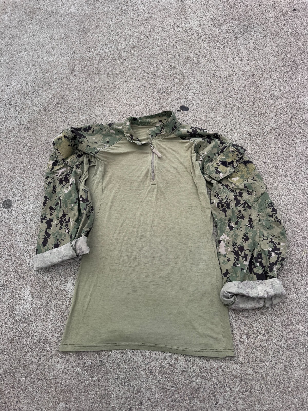 Patagonia Combat Shirt AOR2 Level 9 Medium Regular Sleeves Rolled